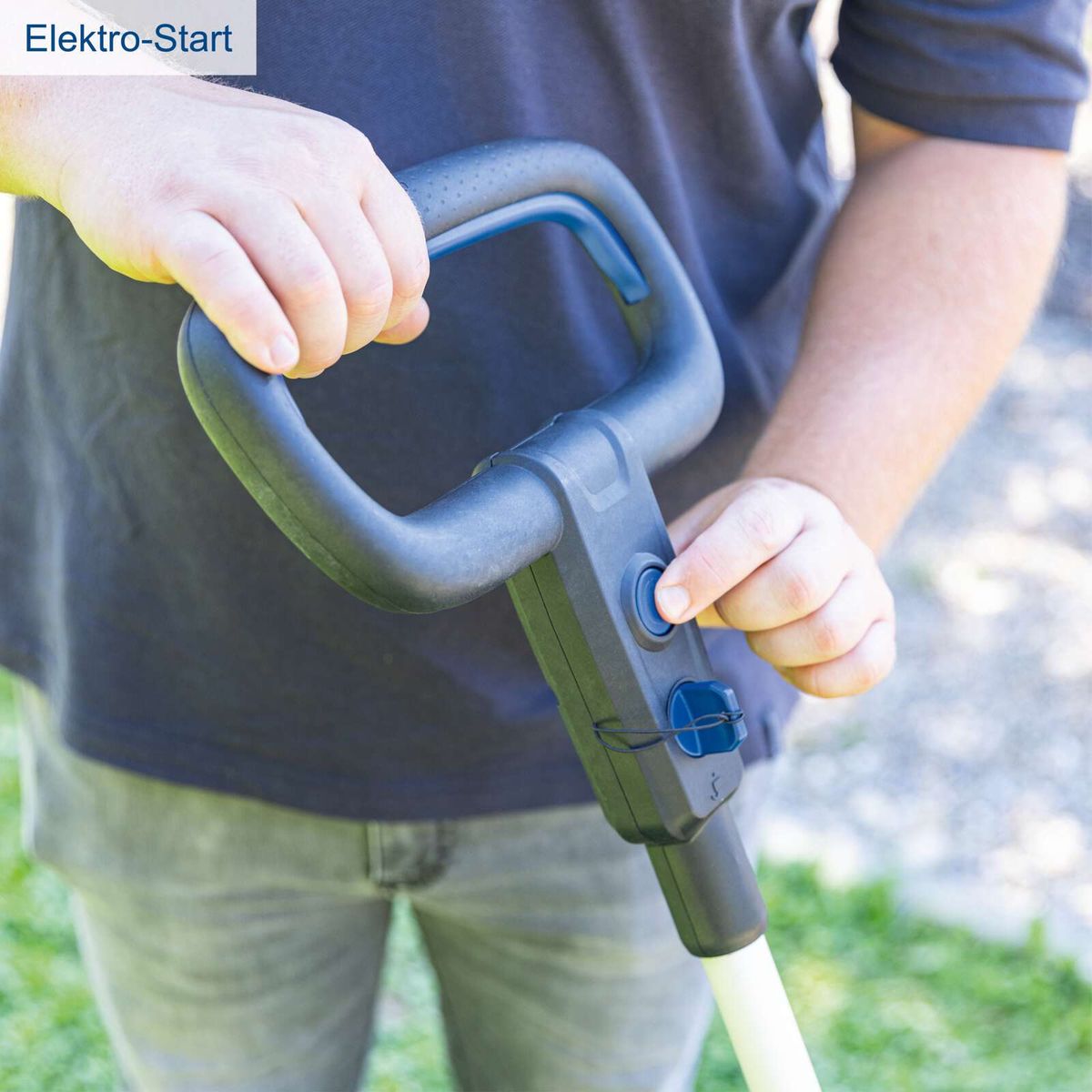 Der Akku-Rasenmäher BC-MP220-X von Scheppach verfügt über einen Elektro-Start, eine Mulchfunktion und eine Schnittbreite von 21,5 cm. Die Schnitthöhe ist zwischen 30-50 mm einstellbar und die Rasenfläche beträgt 120 m².