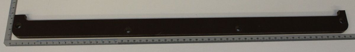 Tischeinlage für Vorritzer 8x40x555, Ansicht von der Seite mit Maßstab zur Größenveranschaulichung.