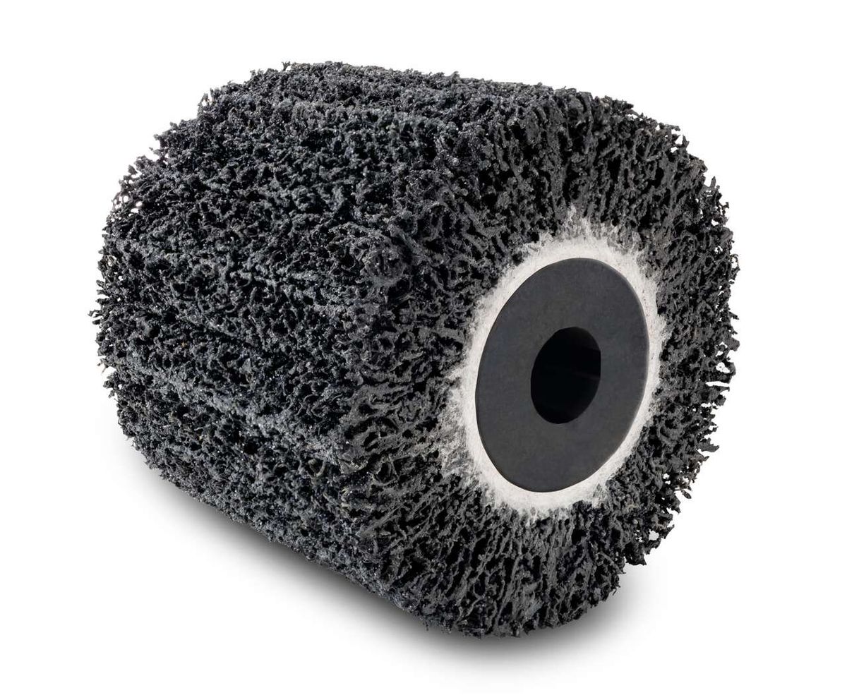 Siliziumkarbidbürste von Scheppach, gezeigt von der Seite. Die Bürste hat eine raue, faserige Oberfläche und eine zentrale Öffnung für die Befestigung.