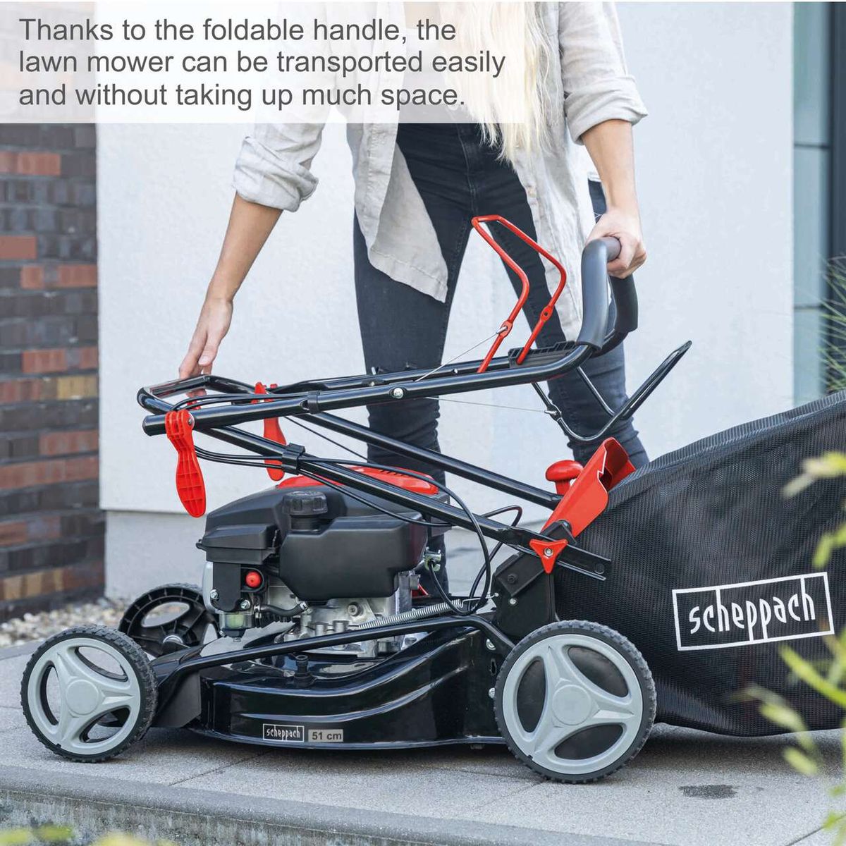 The Scheppach petrol lawnmower MS161-46 features a foldable handle for easy and space-saving transportation.
