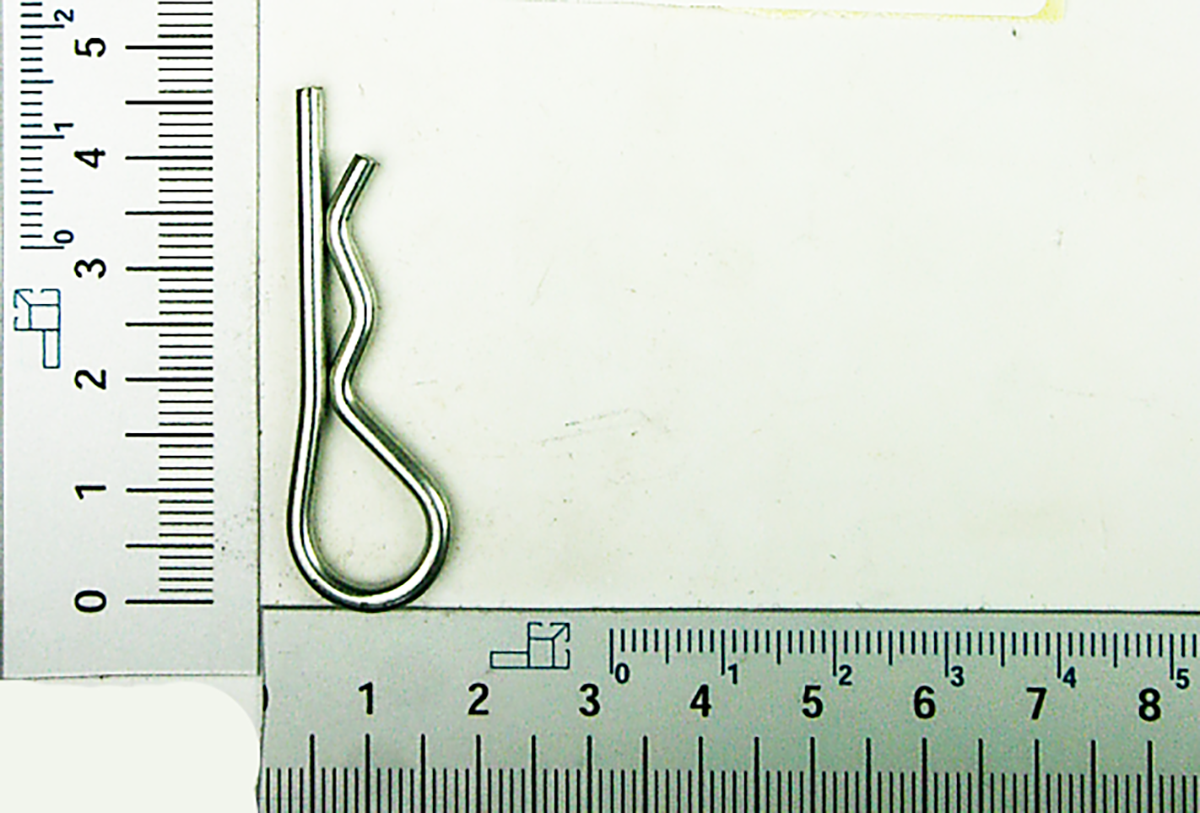 Scheppach-Federstecker (3 mm) mit gebogener Form, Maßstab für Größenvergleich