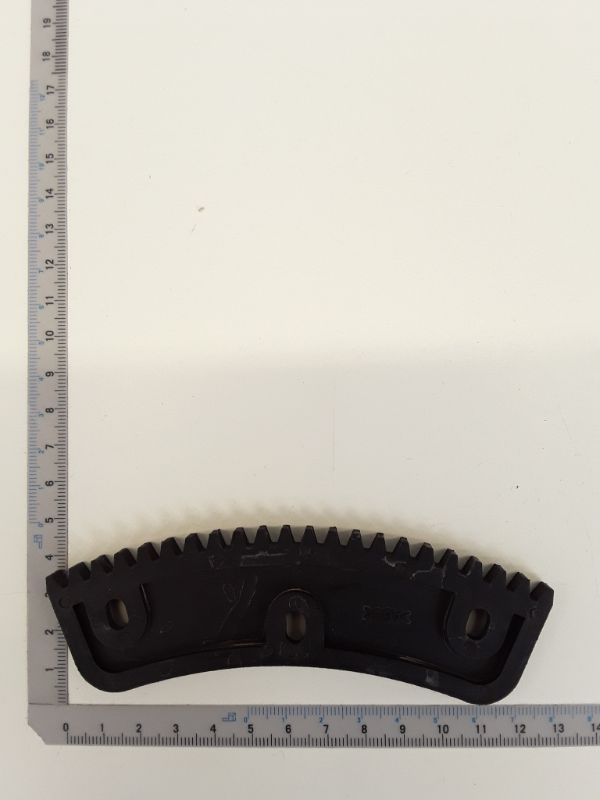 Scheppach-Zahnstange mit Zahnprofil und Befestigungselementen