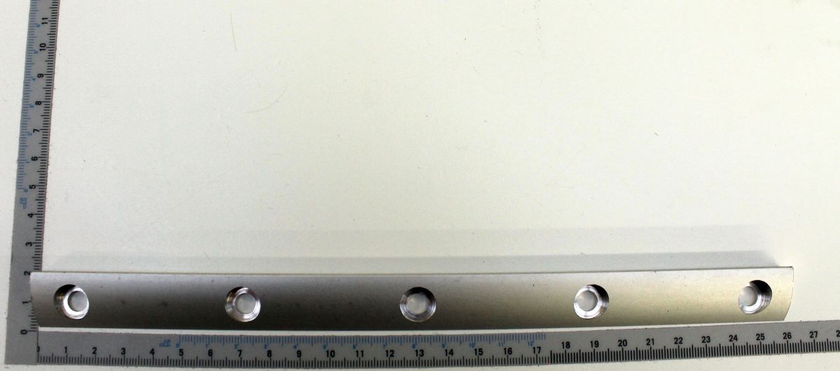 Scheppach-Klemmleiste mit vier Durchstecklöchern für präzise Montage