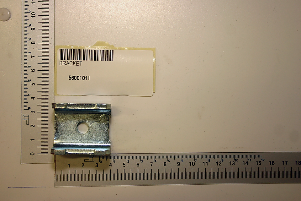 Ein Bügel mit der Artikelnummer 56001011, von vorne fotografiert.