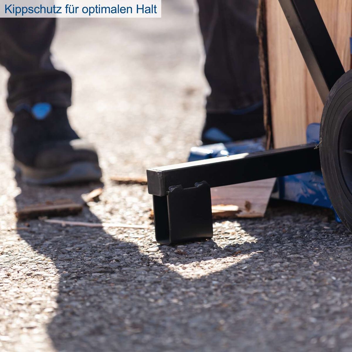 Kippschutz für optimalen Halt. Der Holzspalter bietet Sicherheit und Stabilität während des Betriebs.