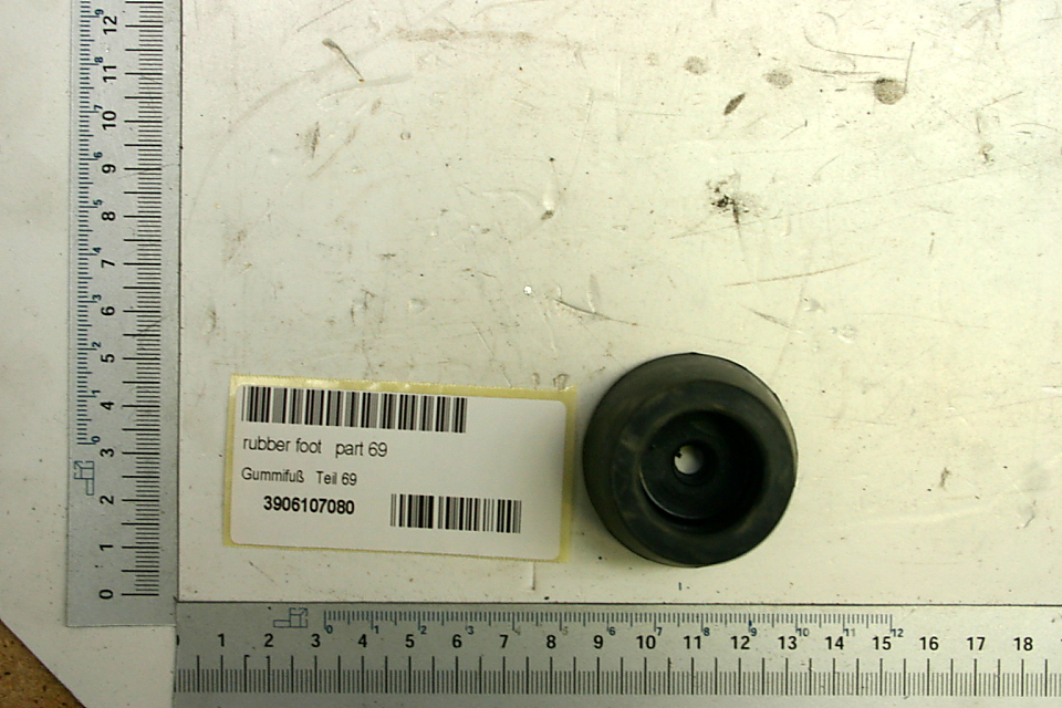 Scheppach-Gummifußteil (Teil 69) mit Beschriftung und Barcode