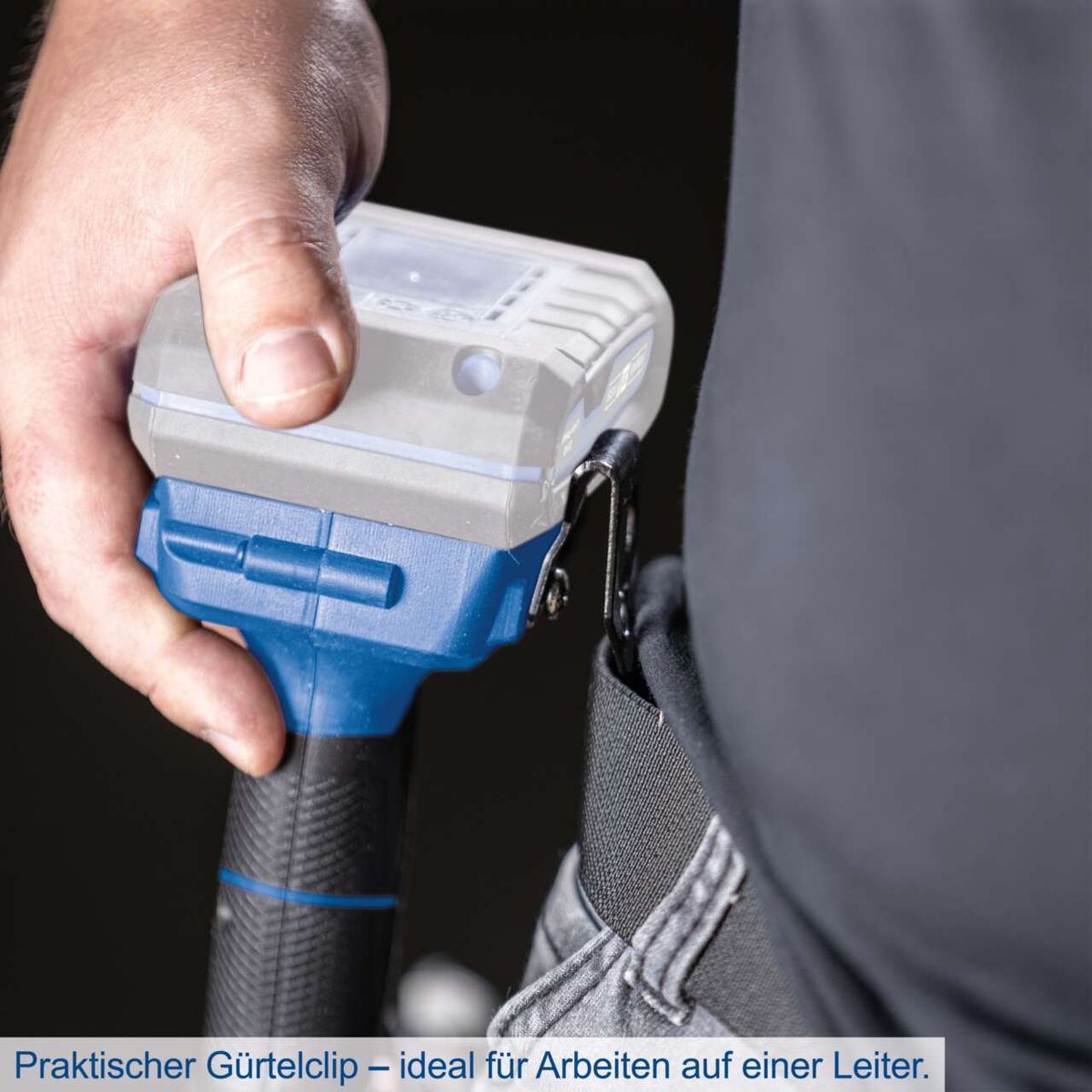 Praktischer Gürtelclip – ideal für Arbeiten auf einer Leiter. Die Akku-Schlagbohrmaschine C-CD45-X Scheppach bietet eine 3in1 Funktion und ein Drehmoment von 45Nm mit 19+1 Drehmomentstufen.