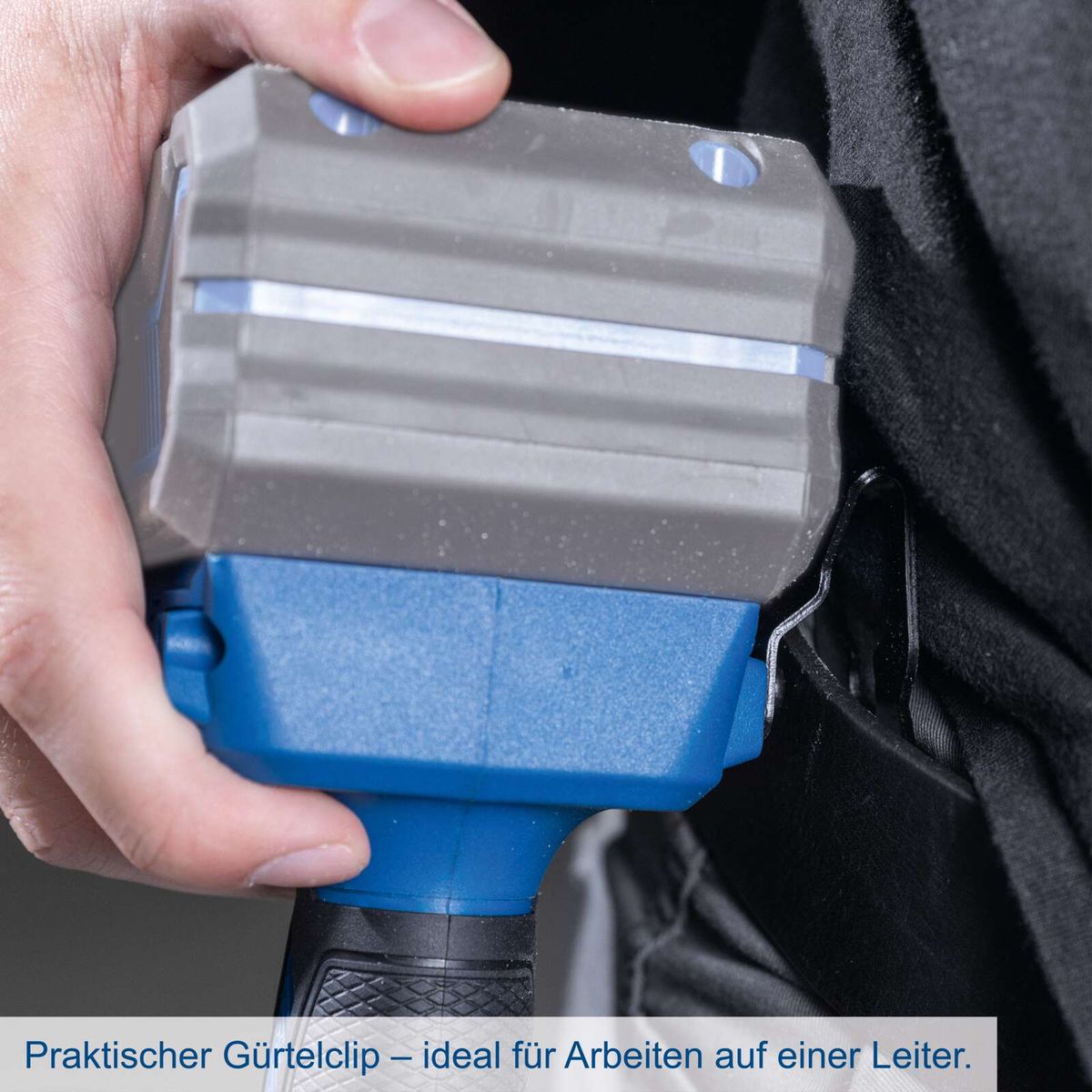Praktischer Gürtelclip für sichere Handhabung beim Arbeiten mit Werkzeug