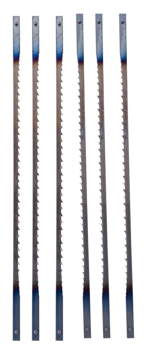 Stiftsägeblatt 6 Stück, 135 x 3 x 0,5 / Z 10 von Scheppach. Sechs Sägeblätter nebeneinander auf weißem Hintergrund. Die Sägeblätter sind von oben fotografiert.