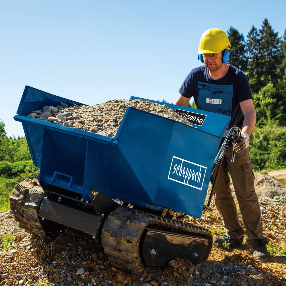 Kettendumper DP5000 Scheppach mit 5,6 PS, Traglast 500 kg, Kettenantrieb und hydraulischem Kippbehälter. Ideal für den DIY-Einsatz.