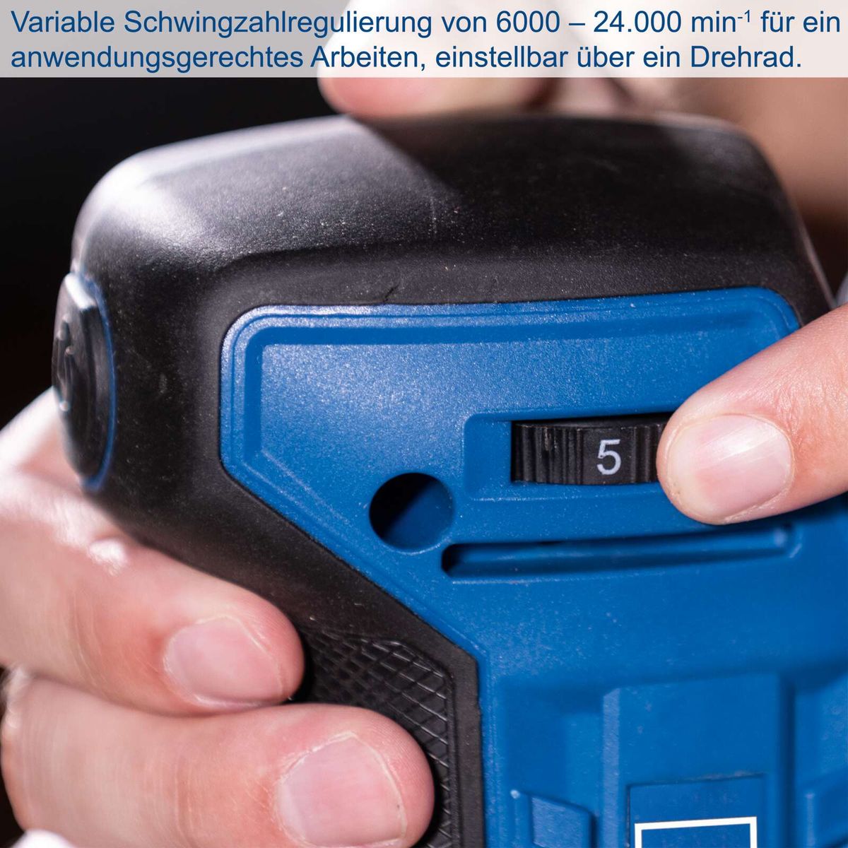 Der Akku-Exzenterschleifer C-OBS125-X-Set-L von Scheppach bietet eine variable Drehzahlregelung von 6000 bis 24.000 min⁻¹, die über ein Drehrad einstellbar ist.