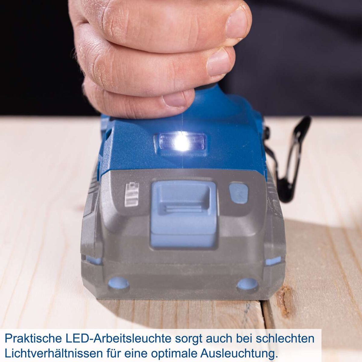 Die Akku-Schlagbohrmaschine BC-CD60-X Scheppach verfügt über eine praktische LED-Arbeitsleuchte, die auch bei schlechten Lichtverhältnissen für eine optimale Ausleuchtung sorgt.