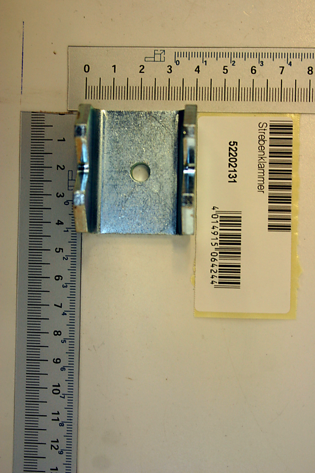 Strebenklammer 40x44x24 von Scheppach, Artikelnummer 52202131, Ansicht von vorne.