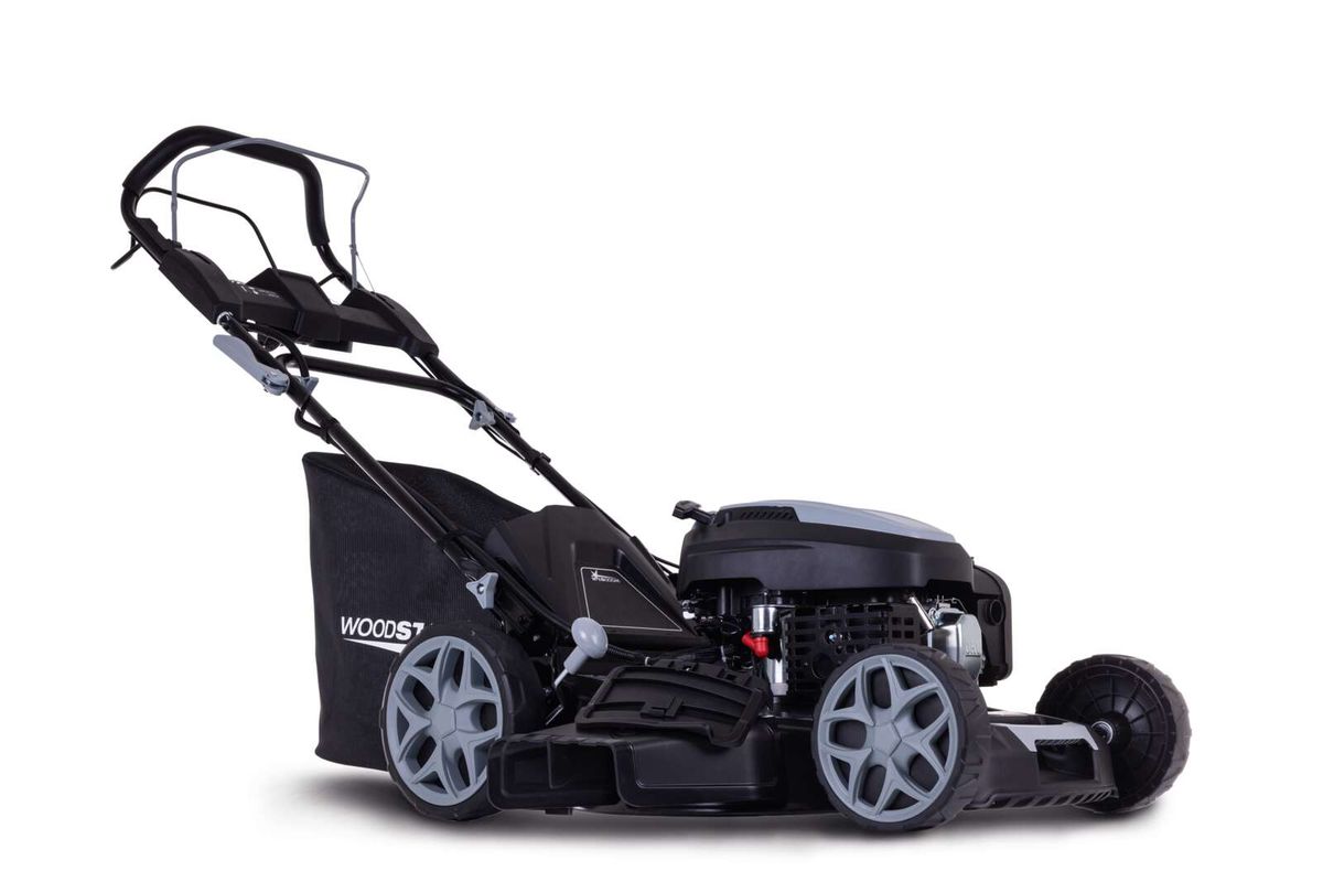 Benzin-Rasenmäher BLM560-225ES Woodster von Scheppach, seitliche Ansicht.