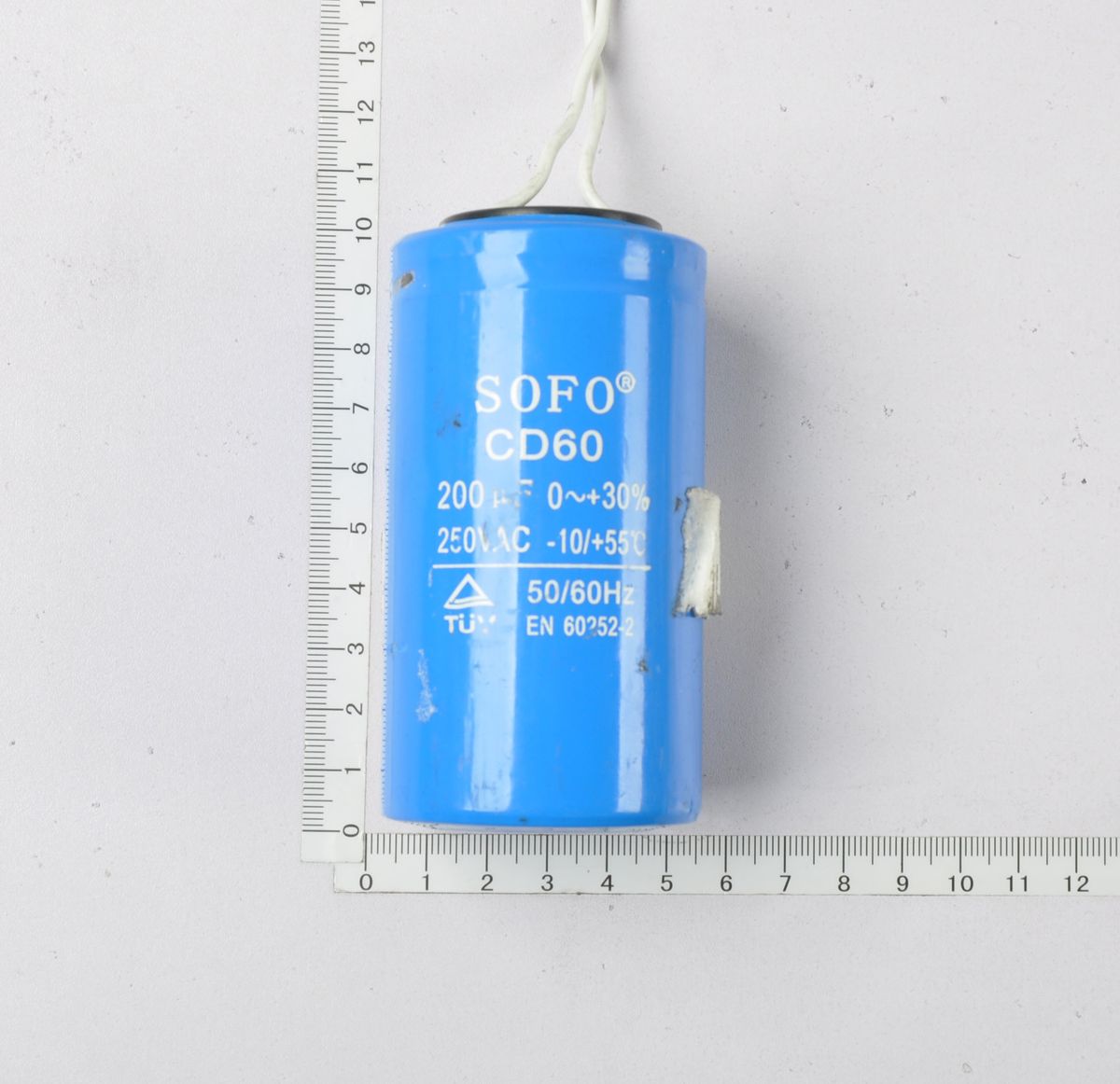 Elektrolytkondensator (SOFO CD60) mit 200 µF Kapazität und 250 V Spannung