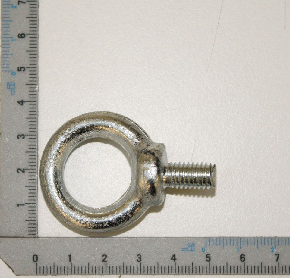 Ringschraube M8 von Scheppach, Ansicht von der Seite. Die Ringschraube hat einen Durchmesser von ca. 25 mm und eine Länge von ca. 50 mm.