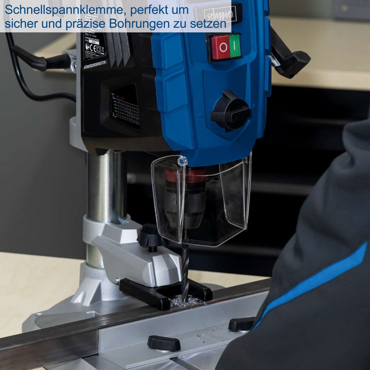 Die Scheppach Tischbohrmaschine DP60 verfügt über eine Schnellspannklemme für sicheres und präzises Bohren.