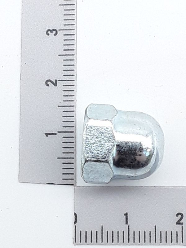 Hutmutter M8 von Scheppach, Ansicht von der Seite.