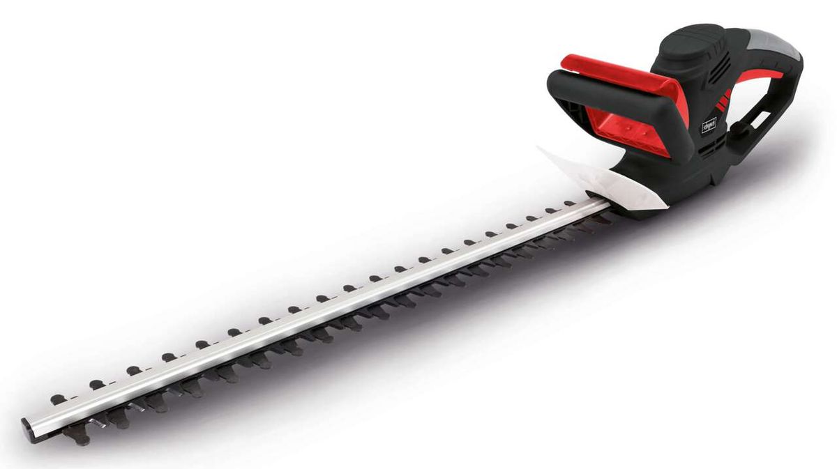 Elektro-Heckenschere HTE550 Scheppach, seitliche Ansicht, schwarzer Griff mit rotem Akzent, lange Klinge mit scharfen Zähnen.