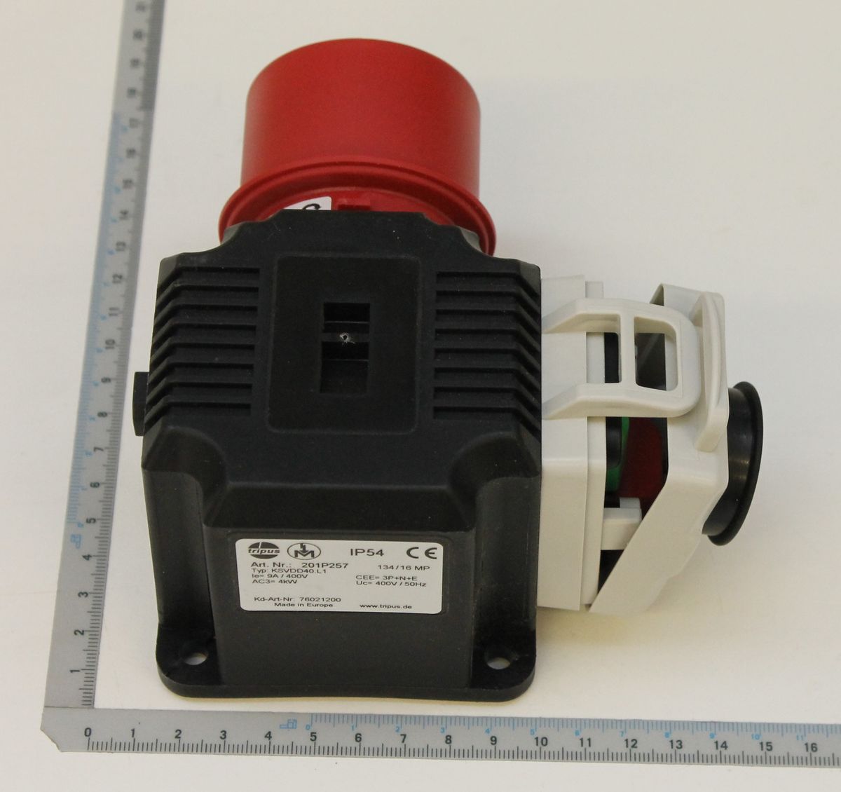 SSK BA 400/50 von Scheppach, Ansicht von vorne, mit Messskala zum Größenvergleich.