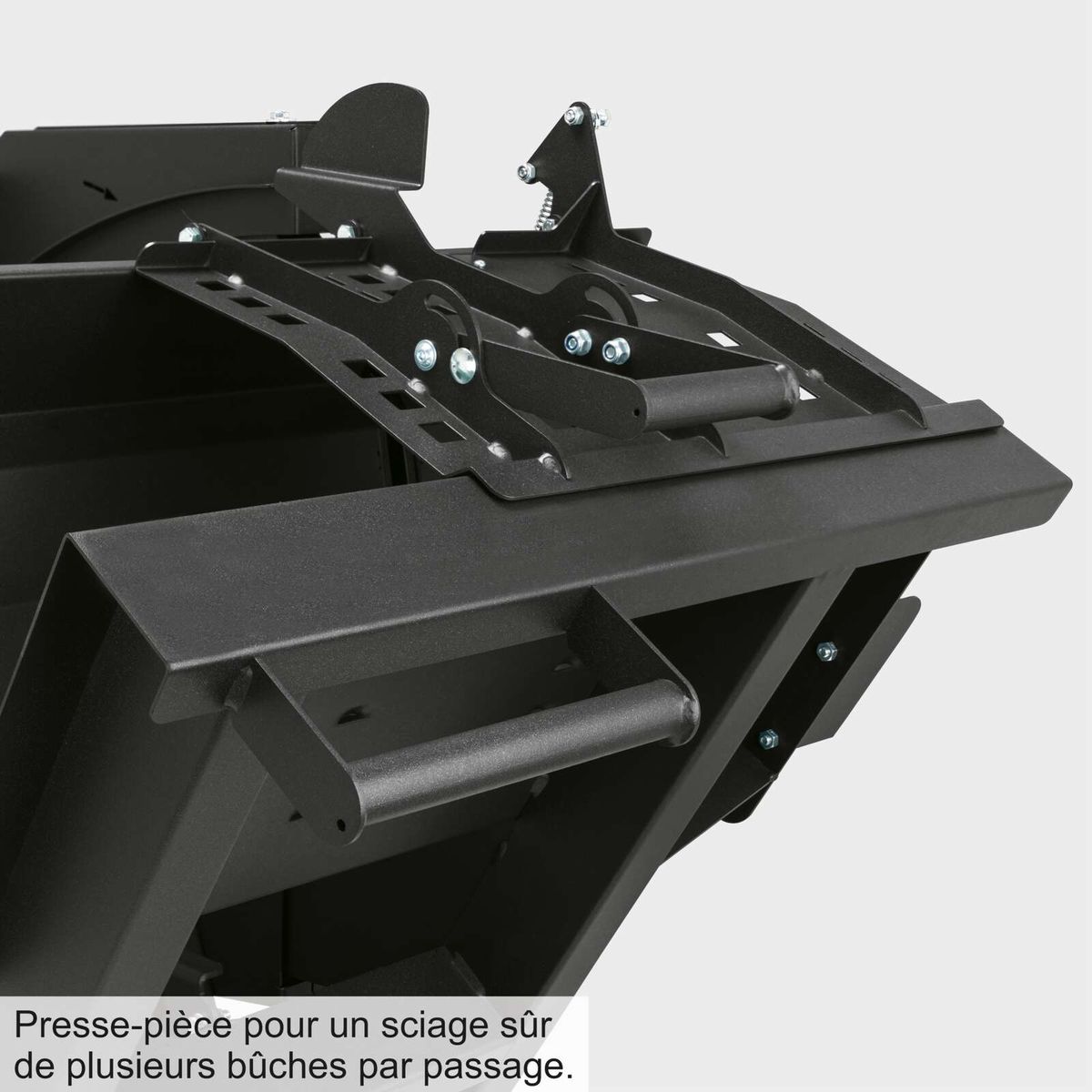 Wippsäge mit Pressstück für präzises Sägen mehrerer Scheite auf einmal. Ideal für effizientes Holzspalten.
