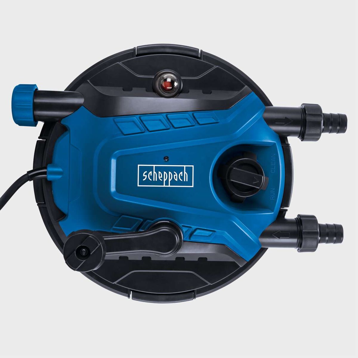 Der Scheppach Teichdruckfilter PFS8000 mit 8000 L/h Fördermenge und 11 W UV-C Lampe. Der Teichfilter verfügt über mehrere Anschlüsse und einen Ein-/Ausschalter.