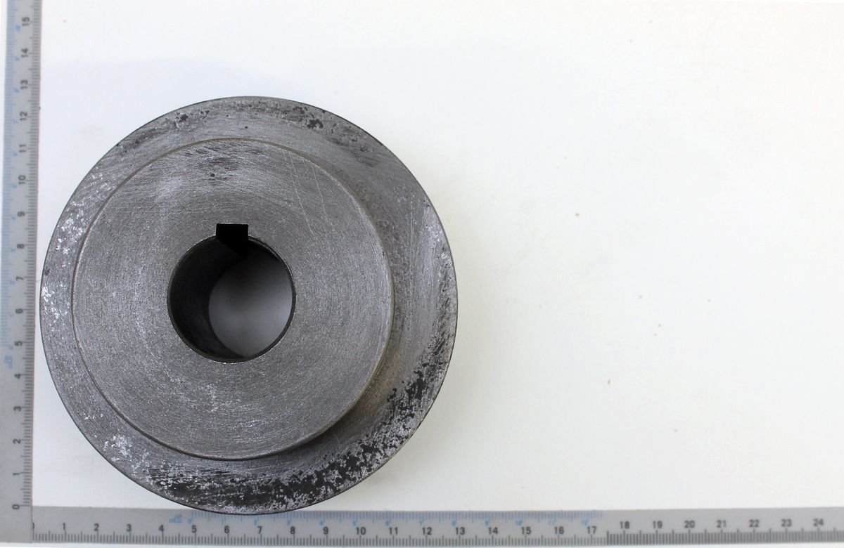 Keilriemenscheibe InnenØ30 von Scheppach. Ansicht von vorne. Durchmesser ca. 15 cm.