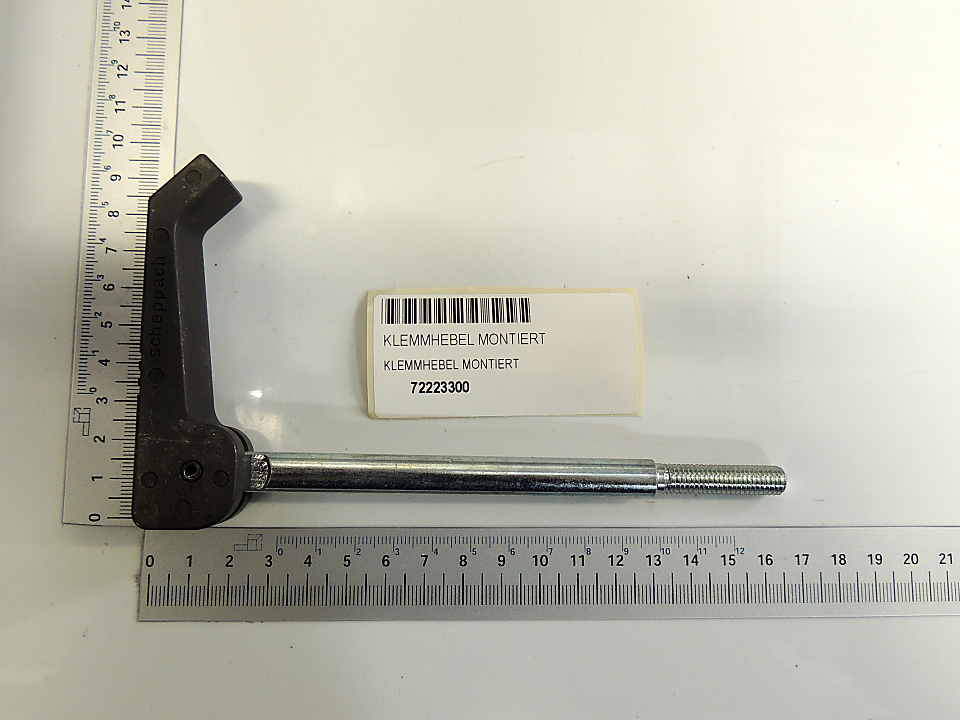 Klemmhebel montiert von Scheppach, Artikelnummer 72223300, gezeigt von der Seite.