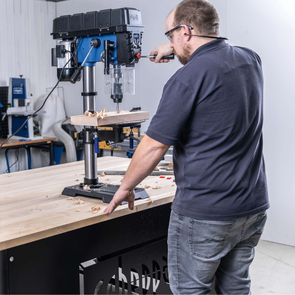 Scheppach Tischbohrmaschine mit Schnellspannbohrfutter in Arbeitsstellung, Detailansicht