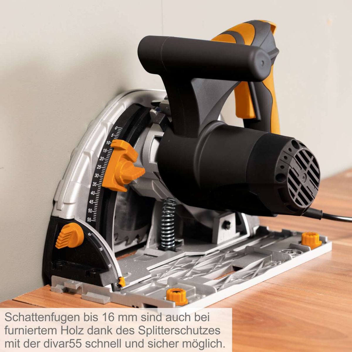 Die Tauchsäge Divar55 Woodster ermöglicht schnelles und sicheres Schneiden von Schattenfugen bis 16 mm, auch bei furniertem Holz, dank des Splitterschutzes.