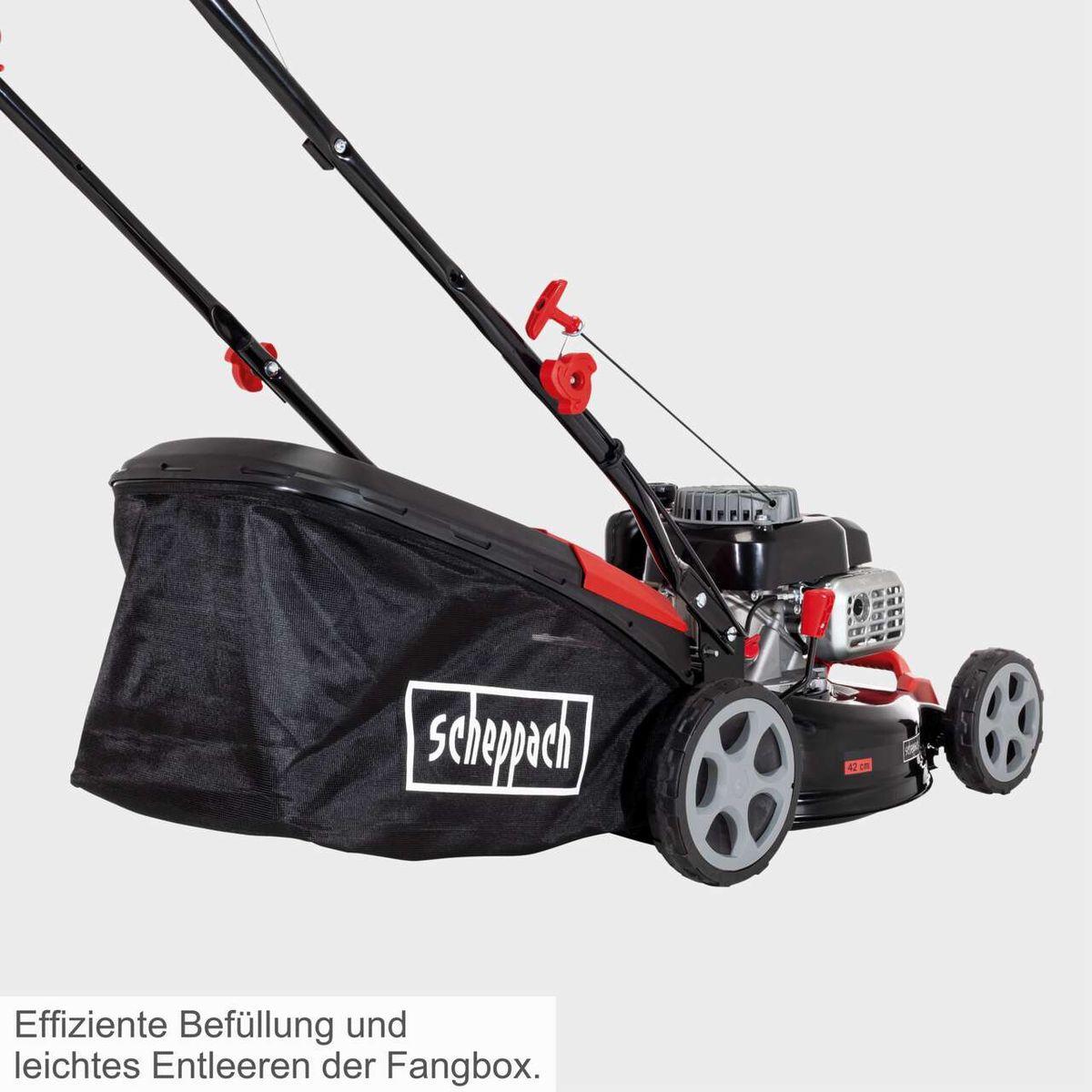 Der Scheppach Benzin Rasenmäher MP135-42 bietet effiziente Befüllung und einfaches Entleeren des Fangkorbs. Die Schnittbreite beträgt 42 cm und der Fangkorb fasst 55 Liter. Das Gerät ist inklusive Motoröl erhältlich.