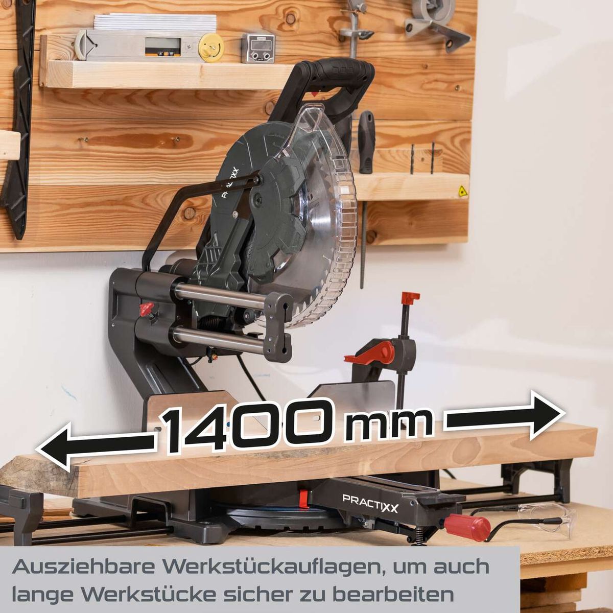 Kapp-Zugsäge mit ausziehbaren Werkstückauflagen bis zu 1400 mm Länge für sicheres Bearbeiten langer Werkstücke.