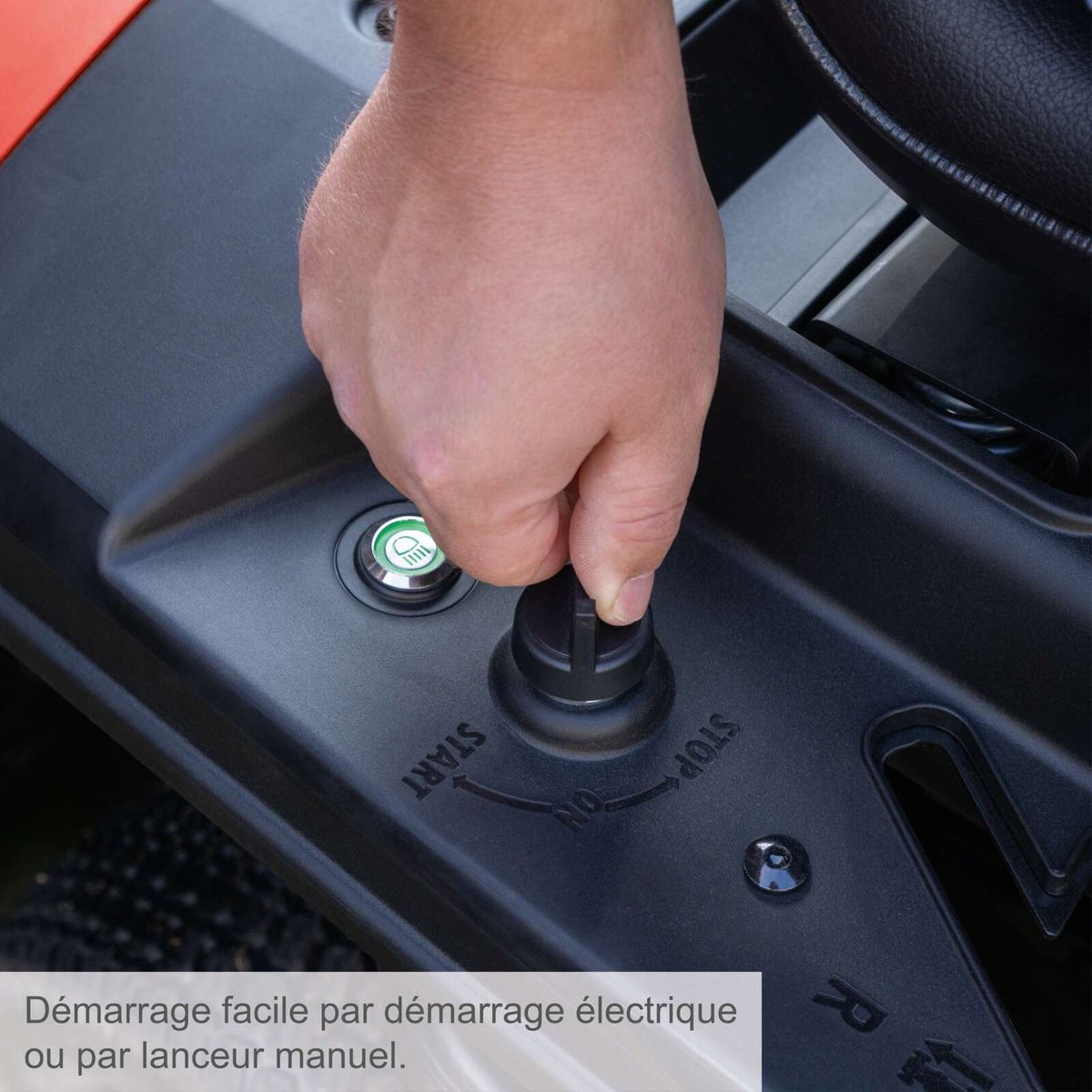 Der Scheppach Benzin-Aufsitzrasenmäher MR200-61 bietet einfaches Starten durch elektrischen Anlasser oder manuellen Starter.