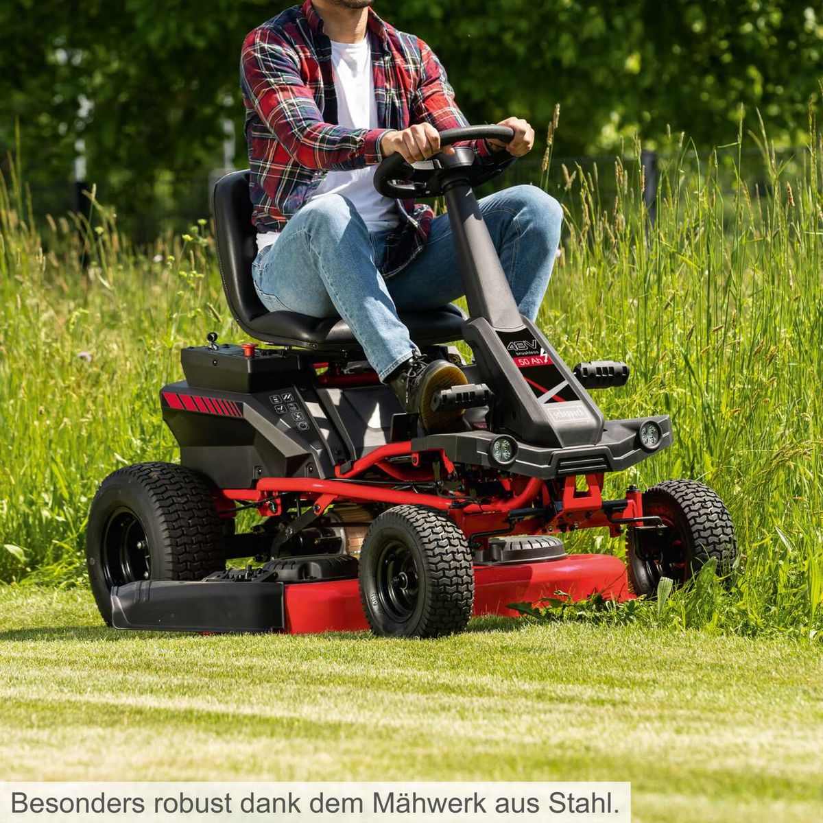 Besonders robust dank Mähwerk aus Stahl. Der Akku-Aufsitzrasenmäher MR-760E Scheppach bietet eine Schnittbreite von 76 cm, 48V 50Ah, LED-Licht und Tempomat.