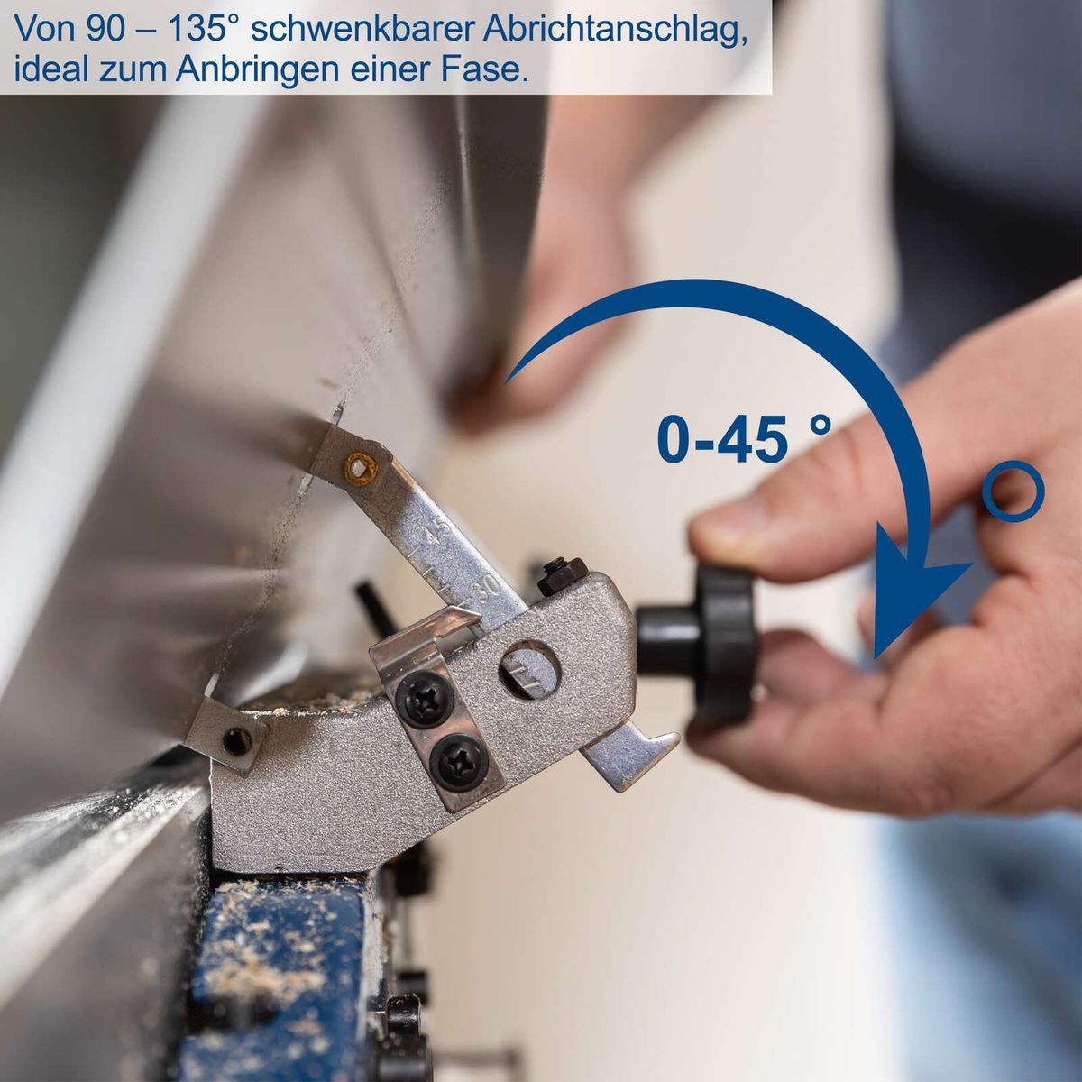 Die Abricht- & Dickenhobelmaschine HMS850 von Scheppach bietet einen schwenkbaren Abrichtanschlag von 90 bis 135 Grad, ideal zum Anbringen einer Fase. Der Anschlag kann auch von 0 bis 45 Grad geschwenkt werden.