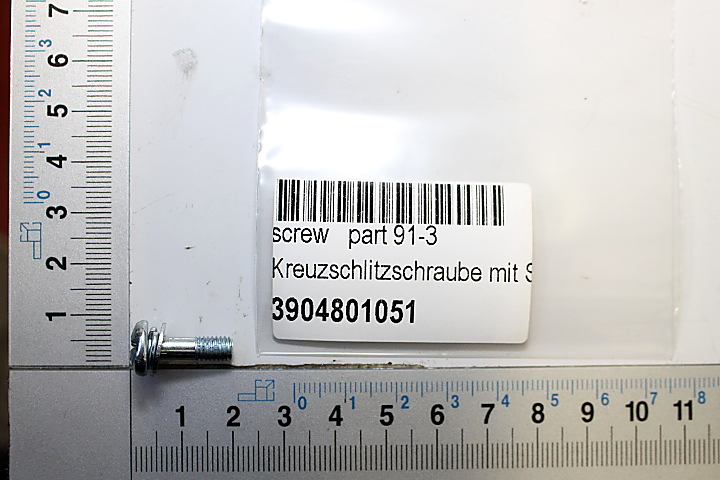 Linsenschraube mit Kreuzschlitz M5x16, Artikelnummer 3904801051, gezeigt von der Seite mit Maßstab.