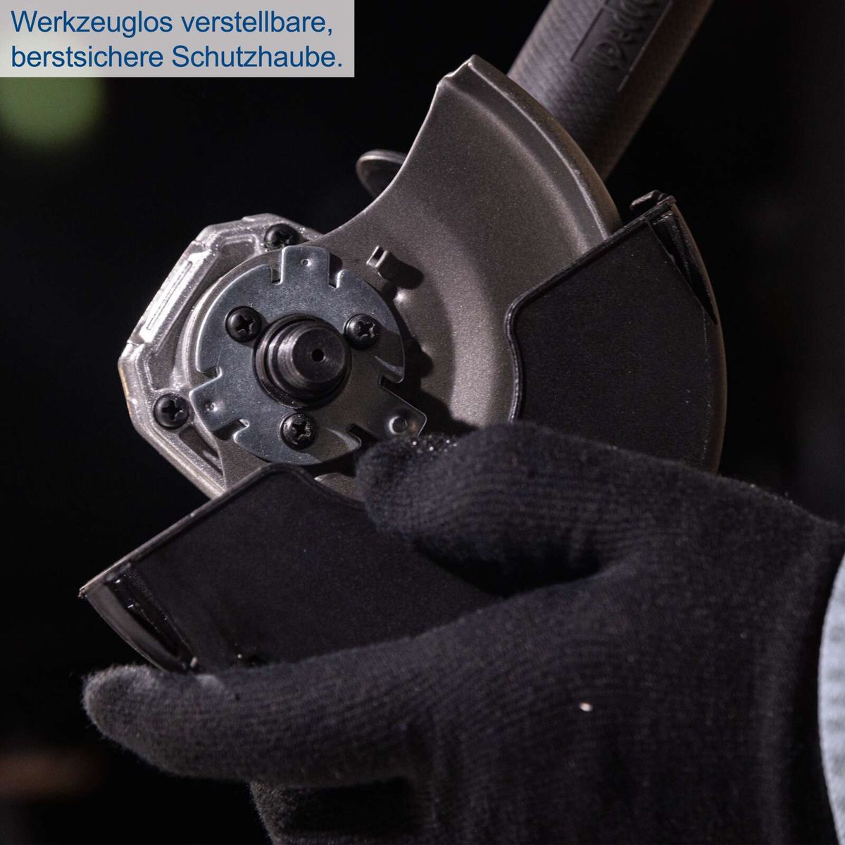 Akku-Winkelschleifer mit verstellbarem Schutzschild und ergonomischer Handhabung