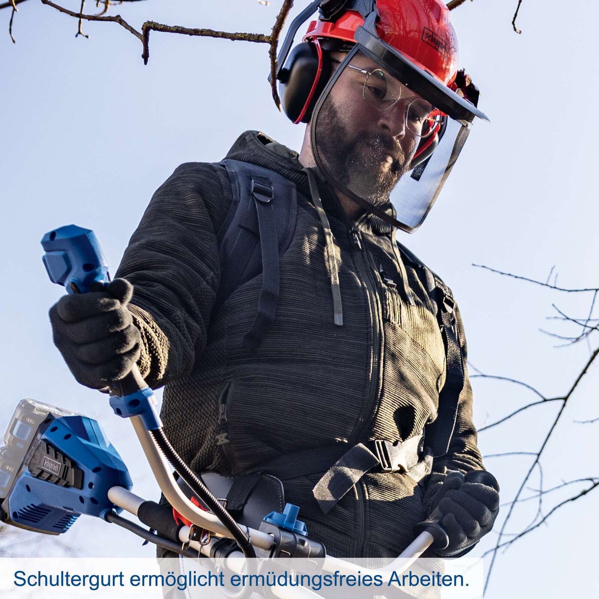 Arbeitsgerät mit Schultergurt für ermüdungsfreies Arbeiten beim Schneiden von Rasen und Hecken