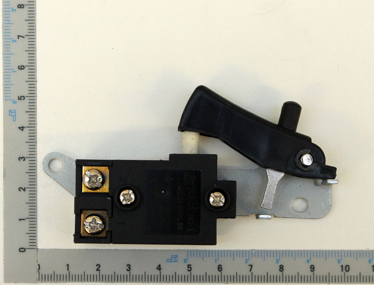 Scheppach-Schalter mit integrierten Klemmbuchsen und Halterung für Schaltgeräte