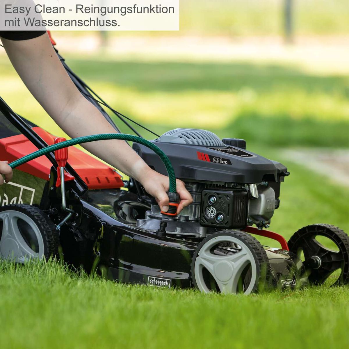 Der Scheppach Benzinrasenmäher MP132-42 bietet eine Easy Clean-Reinigungsfunktion mit Wasseranschluss für einfache Reinigung. Mit 420mm Schnittbreite und 45L Fangbox inklusive Motoröl.