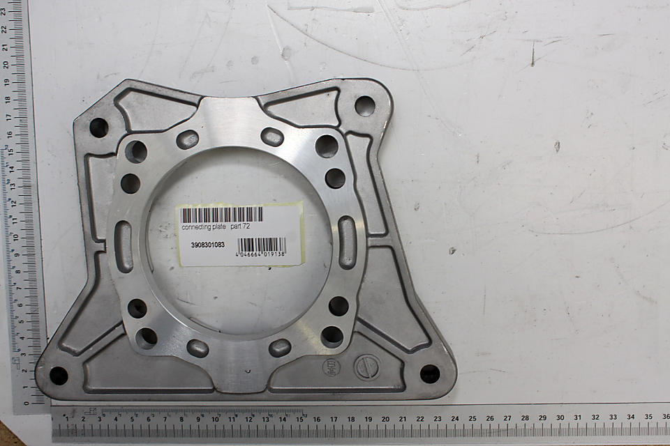 Scheppach-Verbindungsplatte Teil 72 (intern_3908301083) – technisches Bauteil mit Bohrungen