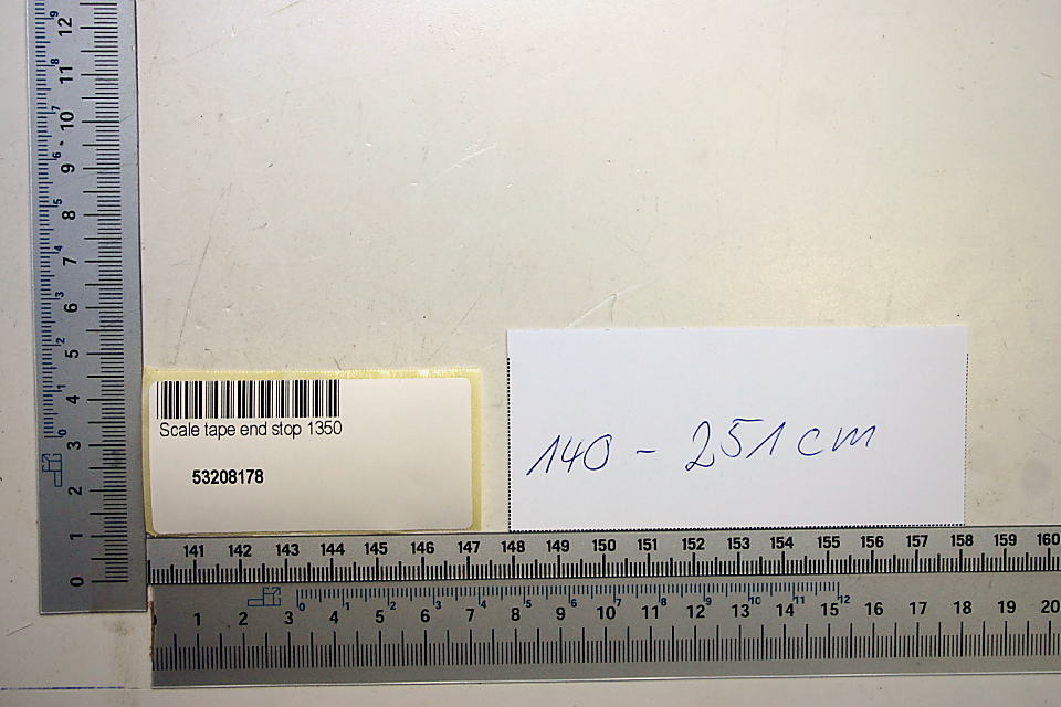 Skalenband-Endanschlag 1350 mit Messbereich von 140 bis 251 cm. Produktansicht von oben.