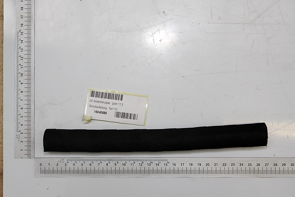 Ölrücklaufleitung (Teil 113) aus der Scheppach-Serie, Teilstück mit Beschriftung