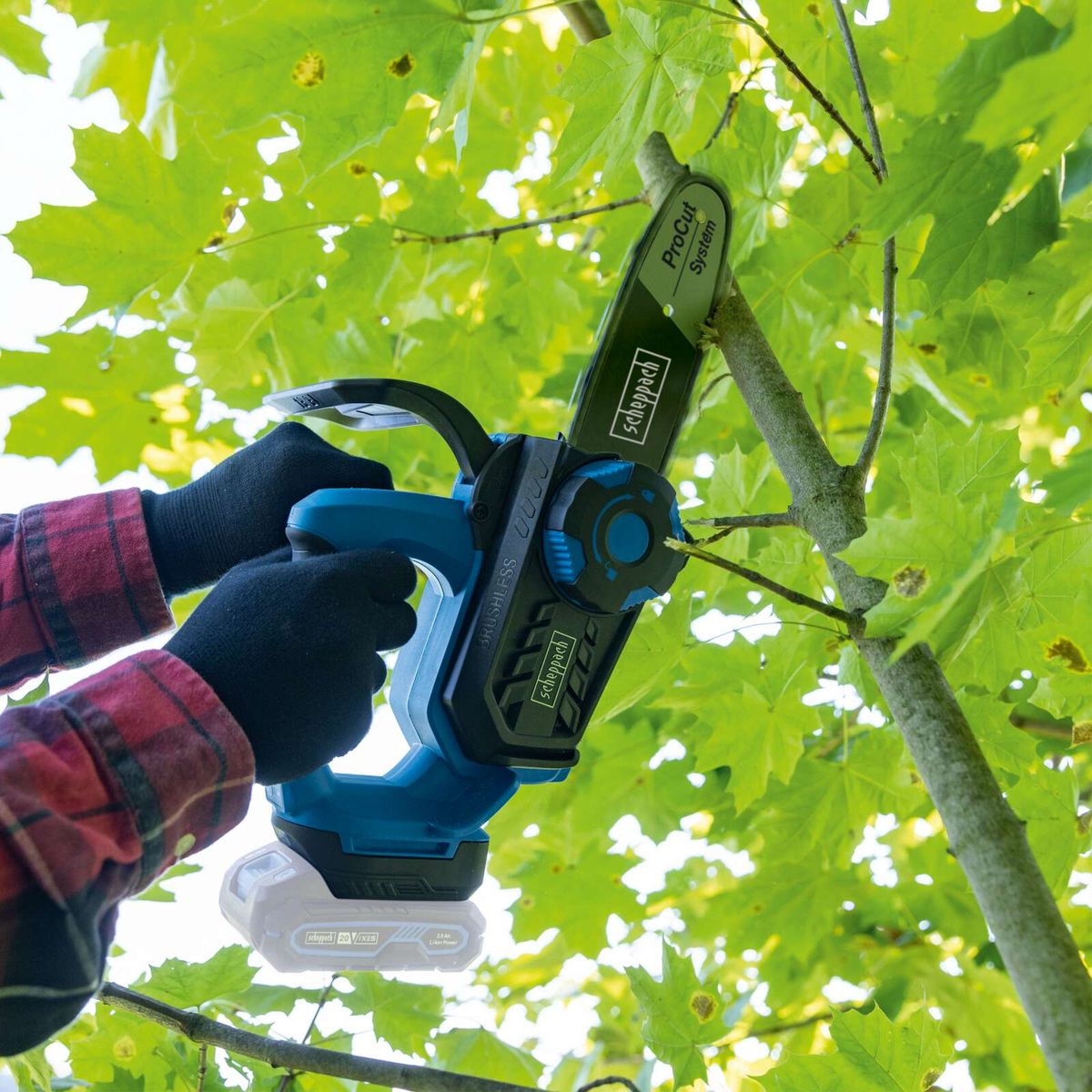 Scheppach-ProCut-System mit Brushless-Motor und LED-Anzeige für präzise Arbeiten