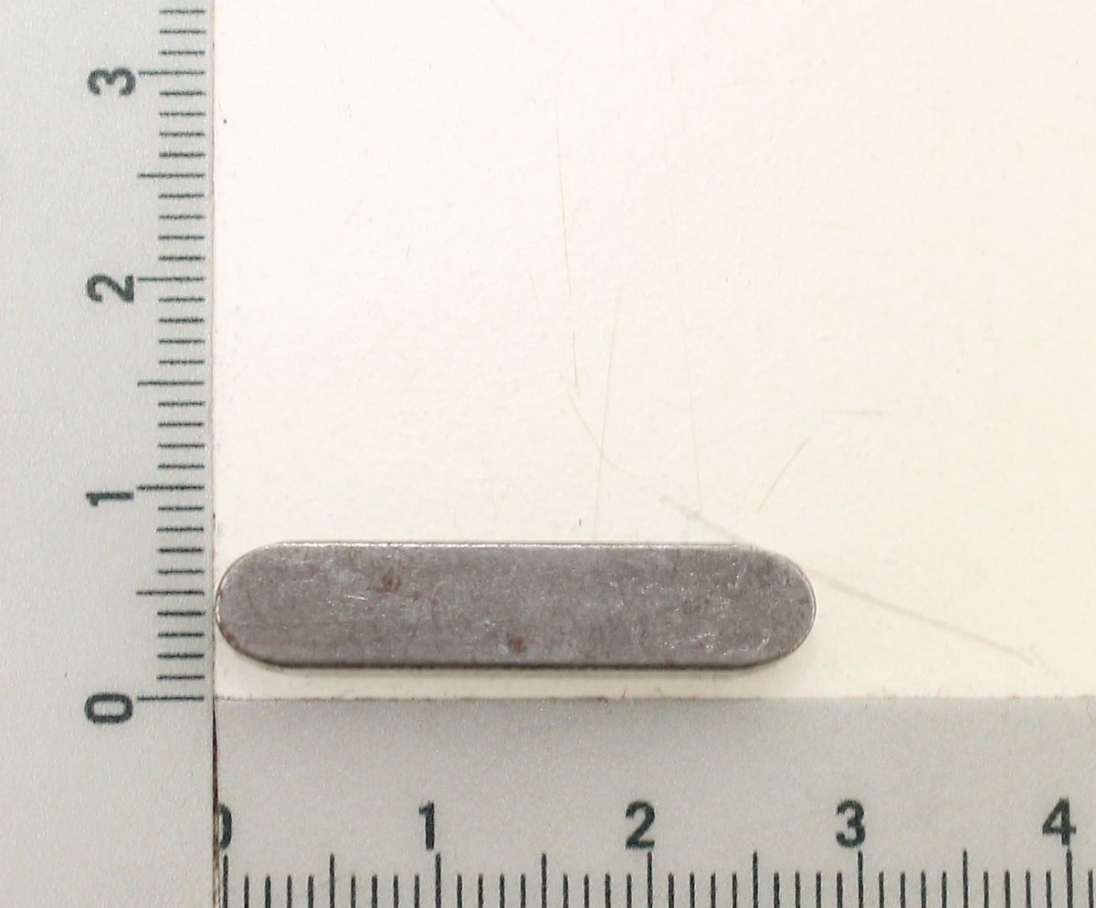 Feather key 6x6x28, side view, length 28 mm.