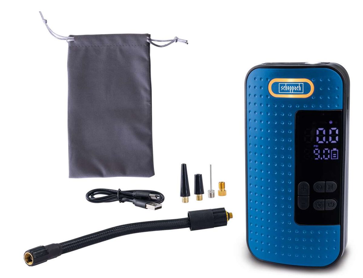 Akku-Handkompressor AC10/8V Scheppach mit Zubehör: Aufbewahrungsbeutel, USB-Kabel, Düsen und Adapter. Der Kompressor ist von vorne zu sehen.