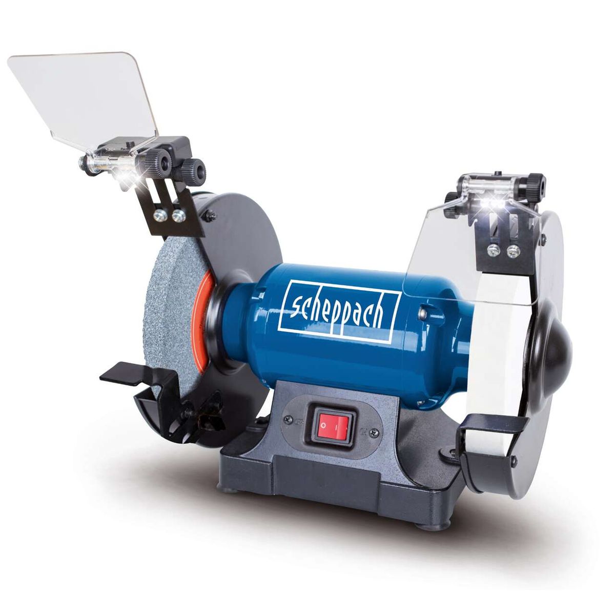 Scheppach Doppelschleifer SM200AL mit LED-Beleuchtung. Die Maschine wird von vorne gezeigt. Die LED-Beleuchtung ermöglicht präzises Arbeiten auch bei schlechten Lichtverhältnissen.