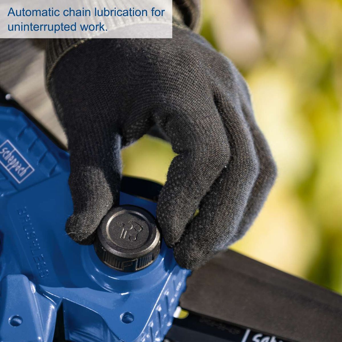 The cordless pruning saw BC-PS150-X by Scheppach features automatic chain lubrication for uninterrupted work.