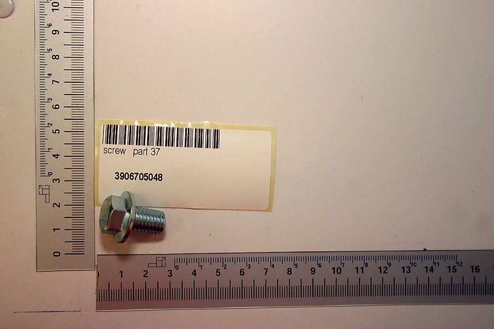 Scheppach-Schraube (Teil 37) mit Flansch und Markierung 3906705048