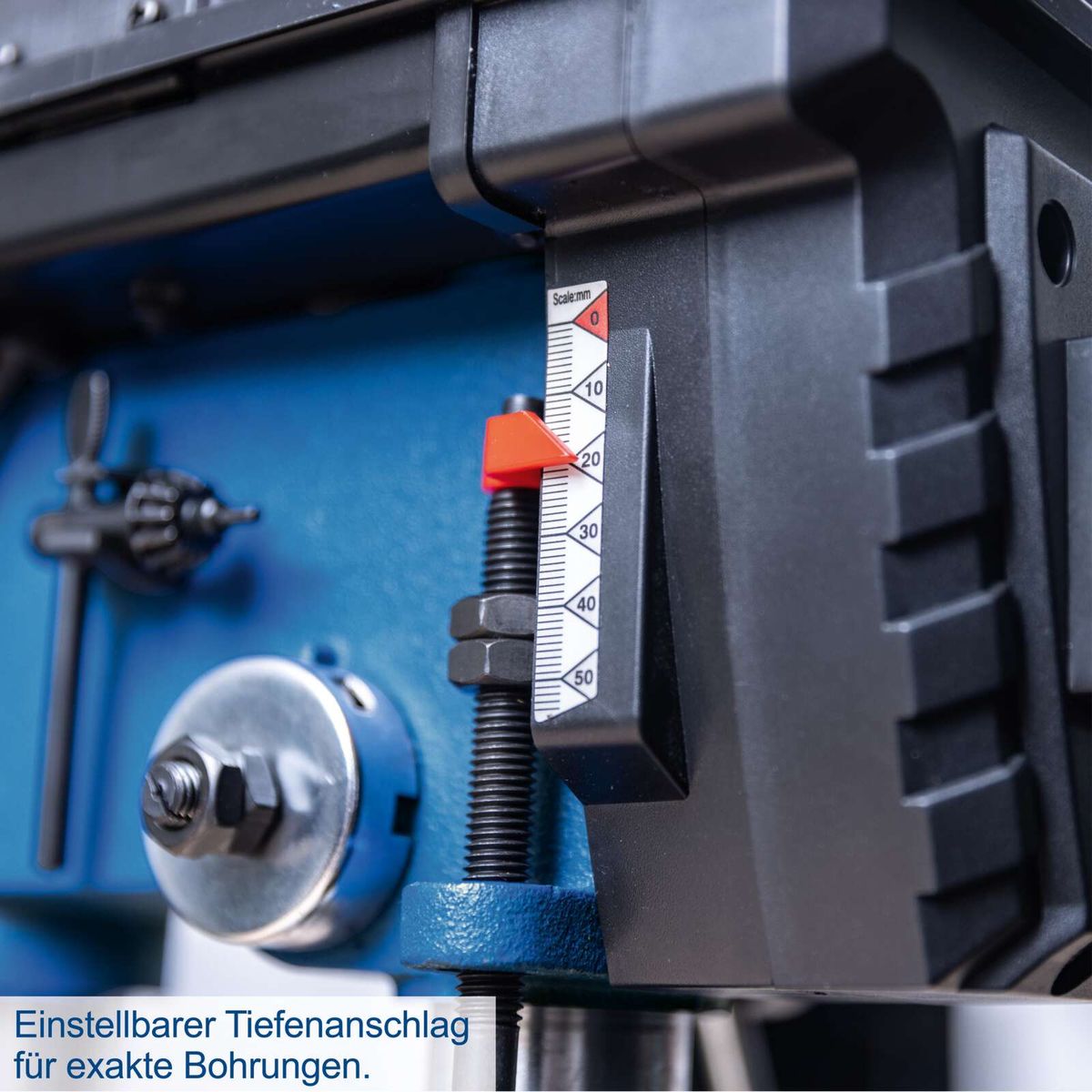 Verstellbarer Tiefenanschlag für präzise Bohrungen auf Scheppach-Bohrmaschine